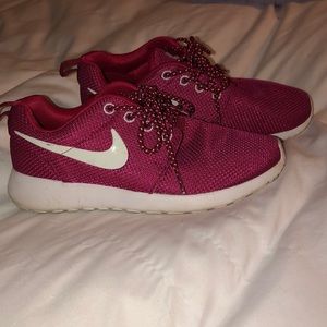 Red Nike Roshe